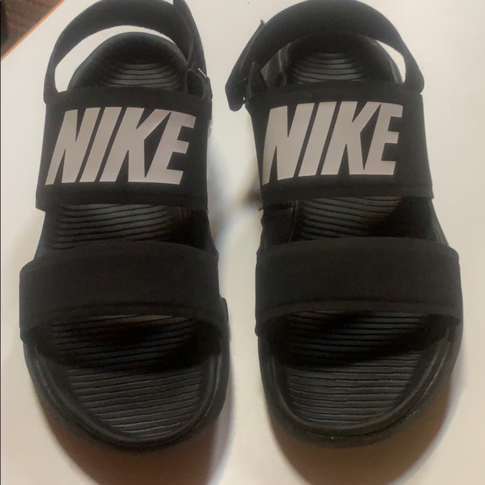 Women’s NIKE’S